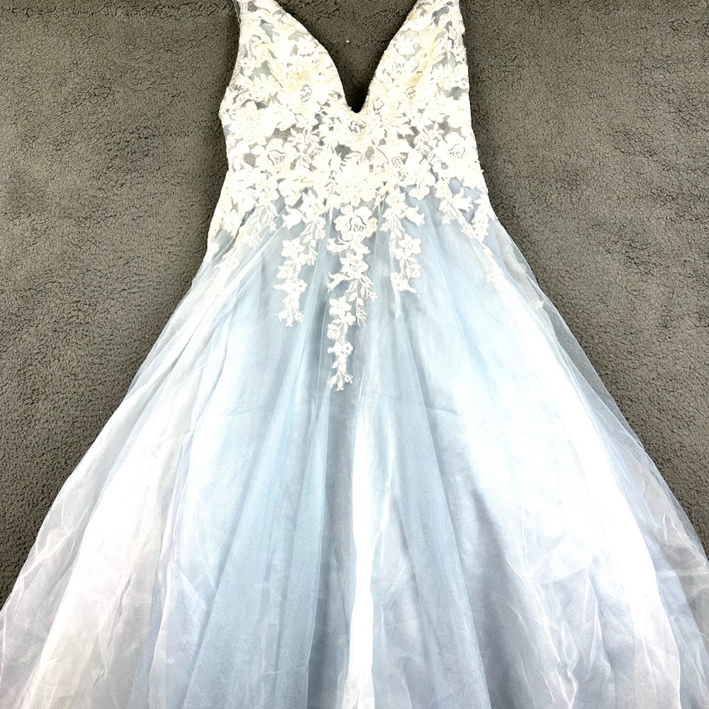 Jj's house Blue White Floral Lace Tulle Gown V-Neck Formal Dress Sleeveless flaw